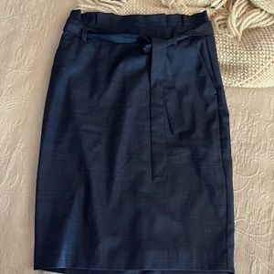 Banana Republic knee length pencil skirt in navy blue💙